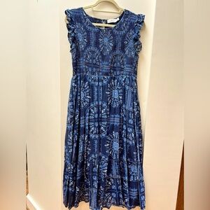 Vineyard Vines smocked midi dress with ruffle detail. Size Large.